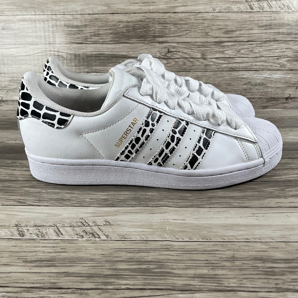 Womens Adidas Superstar Giraffe Lace Up Sneakers Casual White FV3452 Size 9